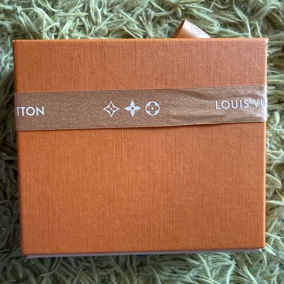 Louis Vuitton Orange Gift Box with Dust Bag and Gift Bag - Picture 7 of 16